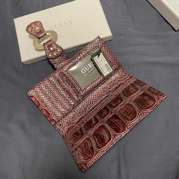Guess wallet in ruby brand new in box with tags - Picture 9 of 10
